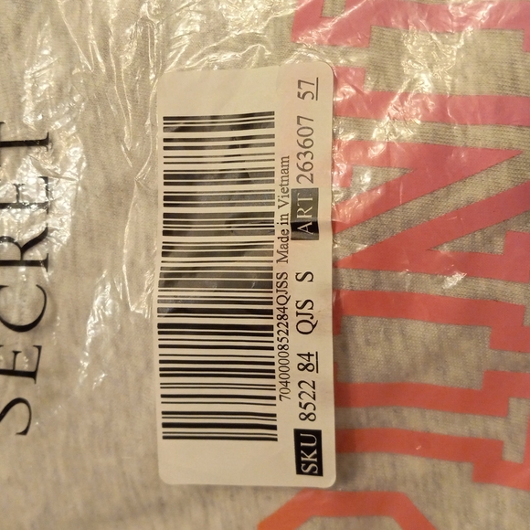 NWT'S PINK VS TEE - Picture 3 of 5